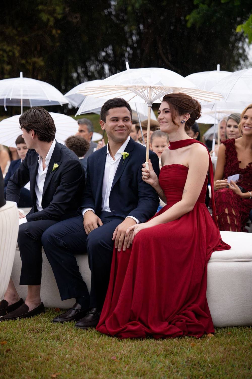Vestido longo marsala tomara que caia e saia fluida