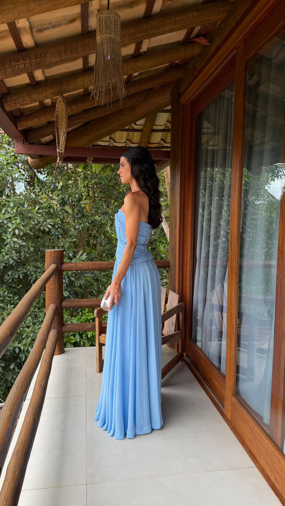 Vestido longo azul-claro tomara que caia, corpete drapeado e saia evasê, foto 3